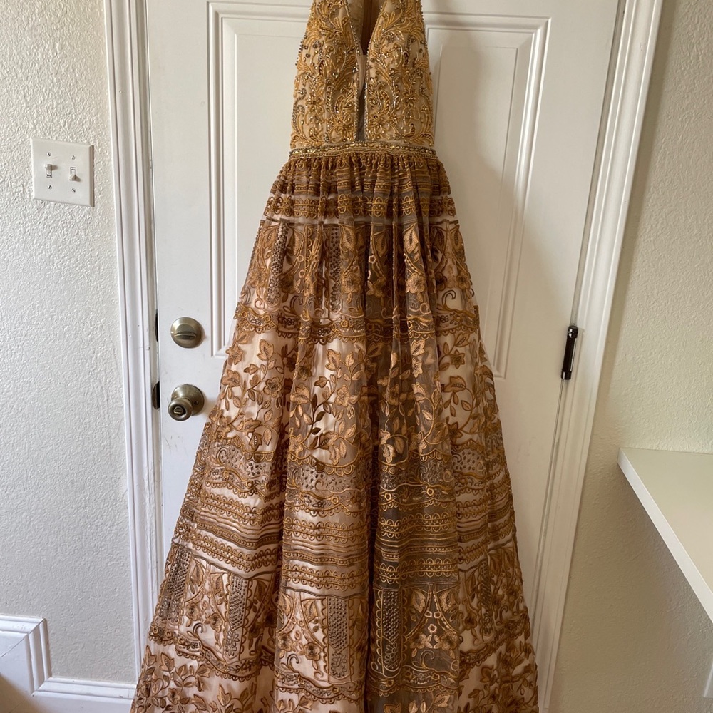 Beautiful prom dress, size 2, only worn it once.